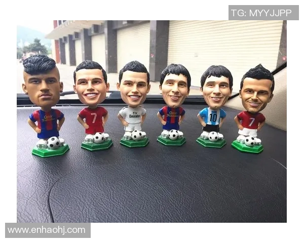 足球明星玩偶首饰品带你体验球场魅力与时尚风潮的完美结合