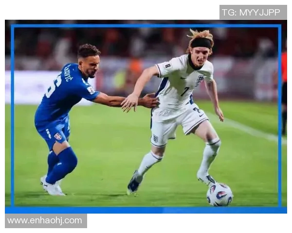 阳光下的足球明星展现青春活力与梦想追逐的完美瞬间