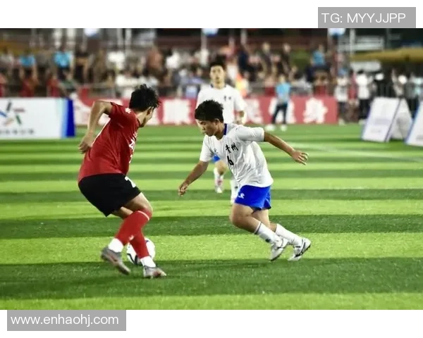 无球过人技巧独特的足球明星们如何在赛场上展现非凡魅力与智慧 无球过人技巧独特的足球明星们如何在赛场上展现非凡魅力与智慧